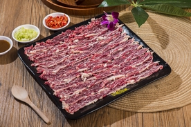 涮火锅新鲜牛羊肉