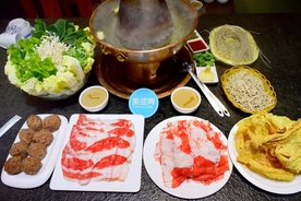 涮火锅新鲜羊肉