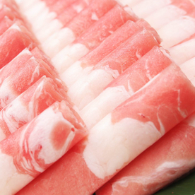 涮火锅新鲜羊肉卷