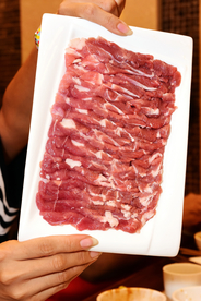 涮火锅新鲜羊肉