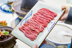 涮火锅新鲜羊肉