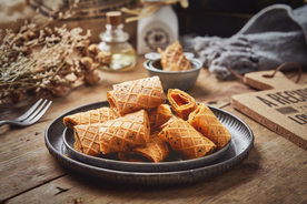 蛋卷零食美食背景海报素材