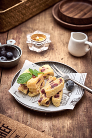 葡萄酥零食美食背景海报素材