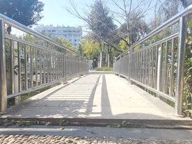 不锈钢扶手栏杆石板桥