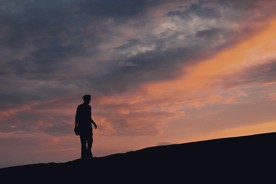 晚霞 夕阳 彩霞 人物