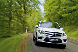 奔驰 SUV 树林飞驰