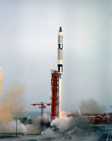 航天器 载人火箭