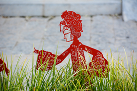 民俗女性戏曲人物剪纸雕塑