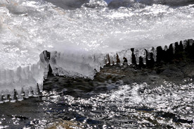 潺潺流水的声音