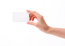 手持空白名片卡片