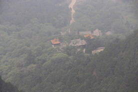 远山寺庙