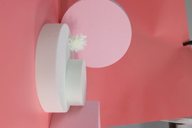 粉色简约背景台子图片