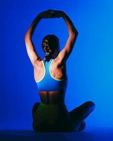 美女瑜伽健身运动