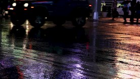 高清城市街夜晚道雨天视频