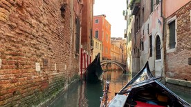 威尼斯水上街区浮船视频