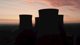 高清工厂化工厂烟囱夜景