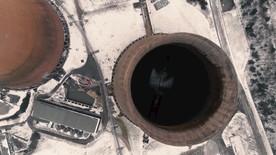 航拍化工厂烟囱核反应堆视频