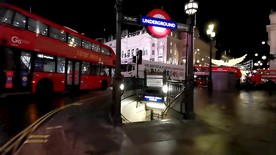 高清城市街道夜景穿梭的车流