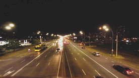 航拍城市夜景穿梭的车流