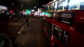 城市夜景公交巴士街道穿梭