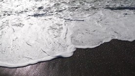 高清海浪缓缓冲击沙滩视频