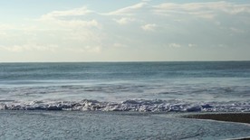 高清海浪冲击海滩美景