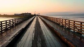 高清傍晚海边海边栈桥