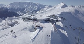 高清航拍雪山山顶美景