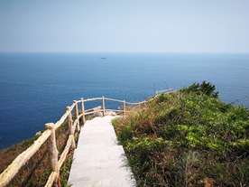 山坡栈道