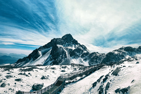 雪山坡道