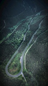 蜿蜒曲折的盘山公路