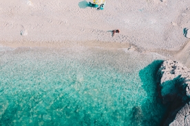 海边沙滩航拍图