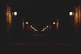 幽暗的地下通道