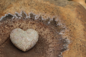 心形石头