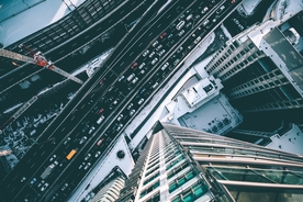 俯瞰城市道路汽车