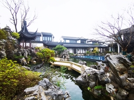 中式别墅院子实景图