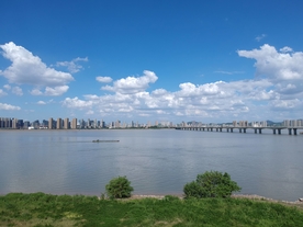 航拍跨江大桥航拍江面城市