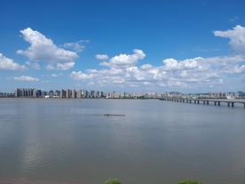 航拍跨江大桥航拍江面城市