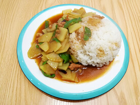 土豆片炒肉盖浇饭