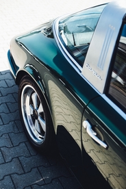 轿车车身户外街道背景素材