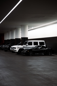 停车场轿车黑白复古背景素材