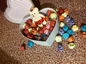 生日礼物玫瑰花折纸与小熊