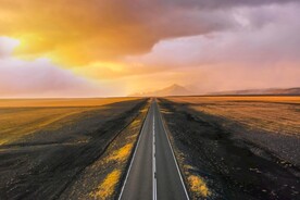 高清夕阳下的公路