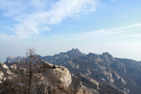 山峰蓝天