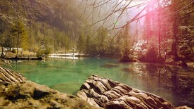 短视频素材阳光彩虹湖水 