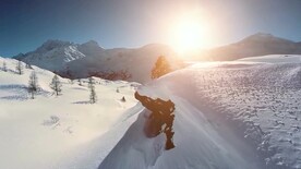 日光照耀在雪山上