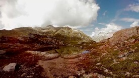短视频风景素材山顶上的胡泊