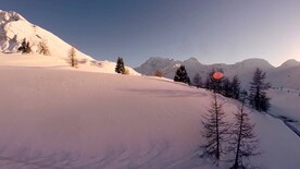 短视频素材阳光照耀在美丽雪山