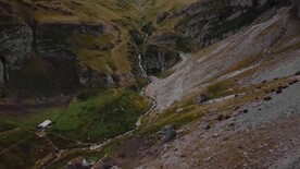 航拍山间峡谷溪流