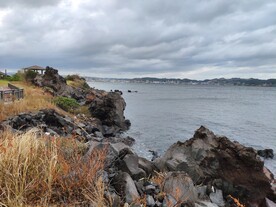 海峡岸边